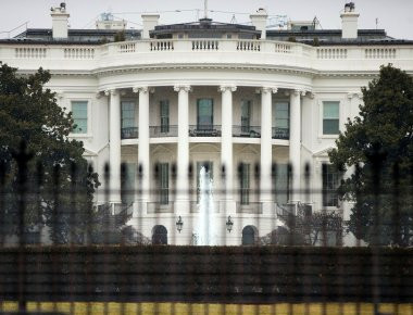 Λευκός Οίκος: Έληξε ο αποκλεισμός μετά από έλεγχο του εγκαταλελειμμένου δέματος (φωτό)